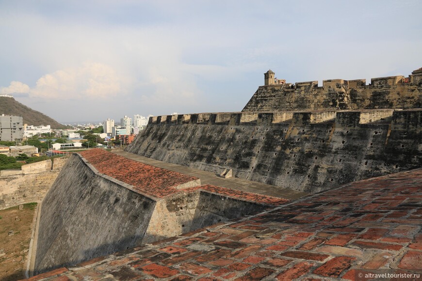 Фото 47а. Бастионы крепости Сан Фелипе