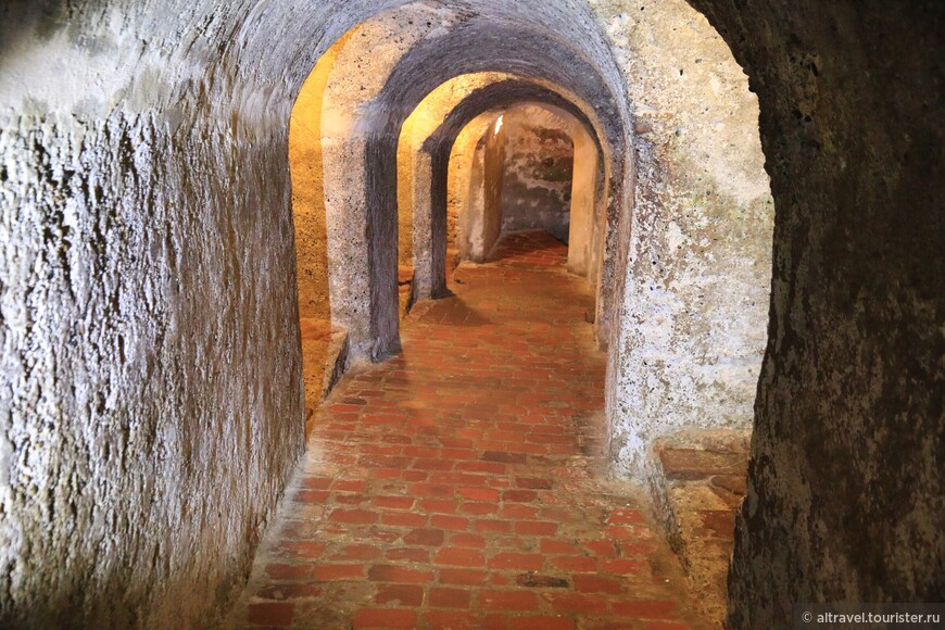 Фото 49. Крепостные туннели