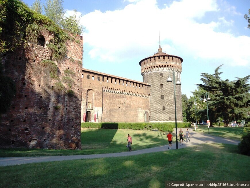 Главный средневековый замок Северной Италии — замок Сфорца в Милане