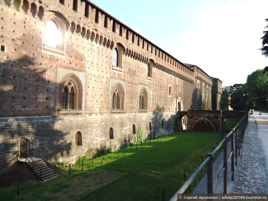 Главный средневековый замок Северной Италии — замок Сфорца в Милане
