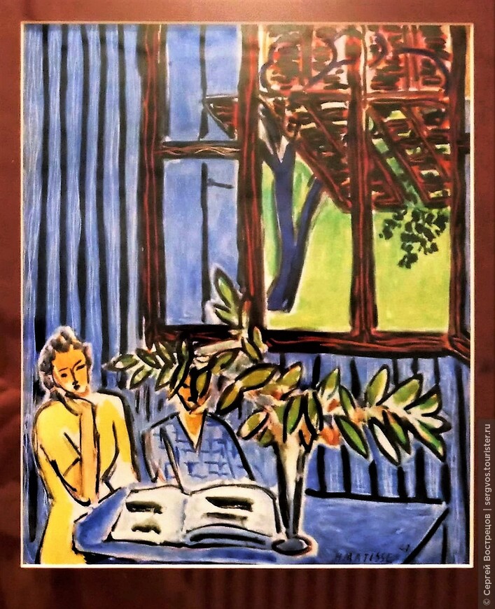 «Две девушки в синем интерьере, красное окно», 1947. Литография 1948 г., Париж.