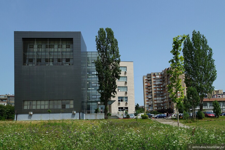  Университет Косово с 14 факультетами был основан в 1970 году.