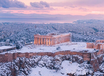 В Греции борются с последствиями сильных снегопадов 