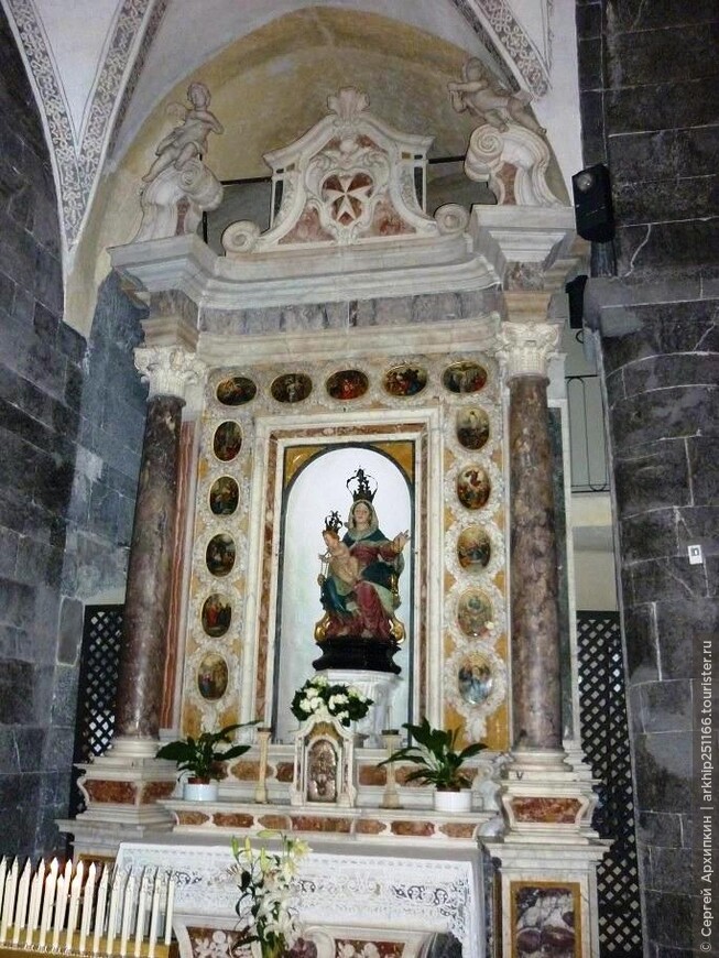 Средневековая церковь 12 века Сан-Джованни де Пре в Генуе