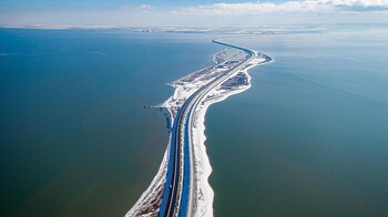 Крымский мост закрыли из-за непогоды