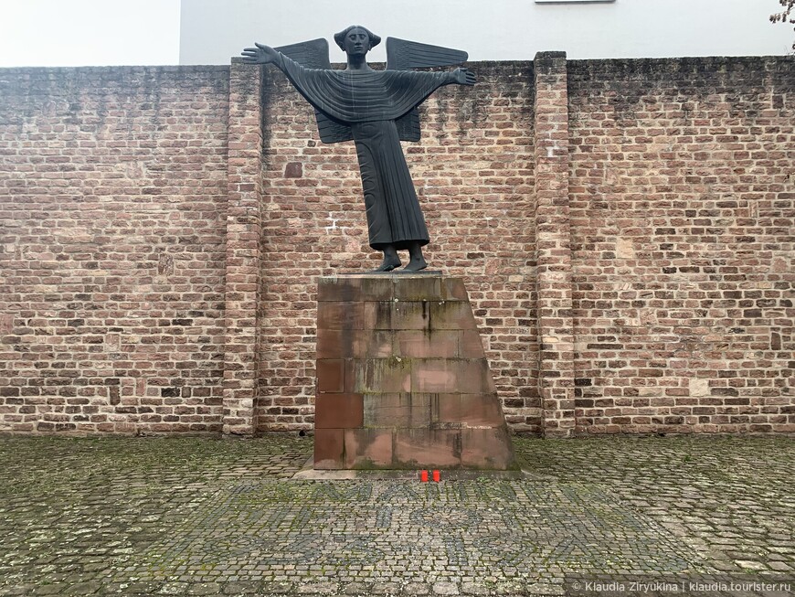 Памятник погибшим цыганам.