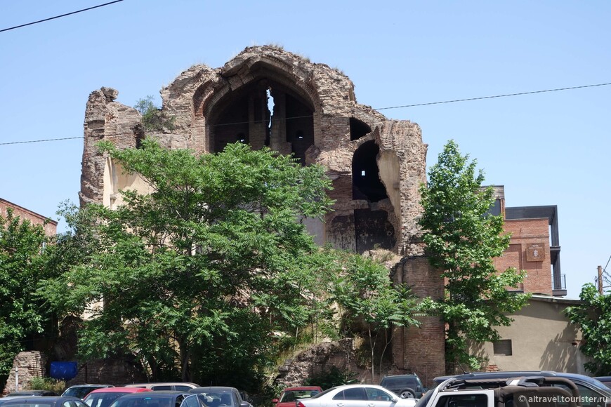 Фото 6. Развалины армянского храма Аветаран