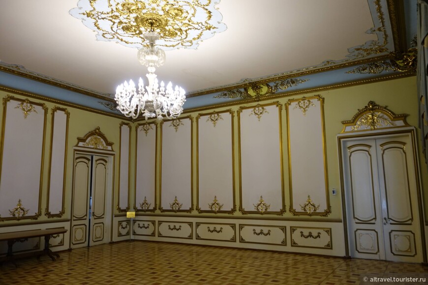 Фото 4. Белый зал Воронцовского дворца