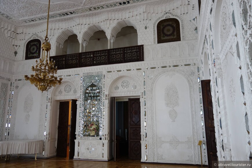 Фото 5-6. Зеркальный зал Воронцовского дворца