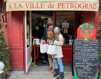 Русский ресторан в Париже кормит студентов бесплатными обедами во время пандемии