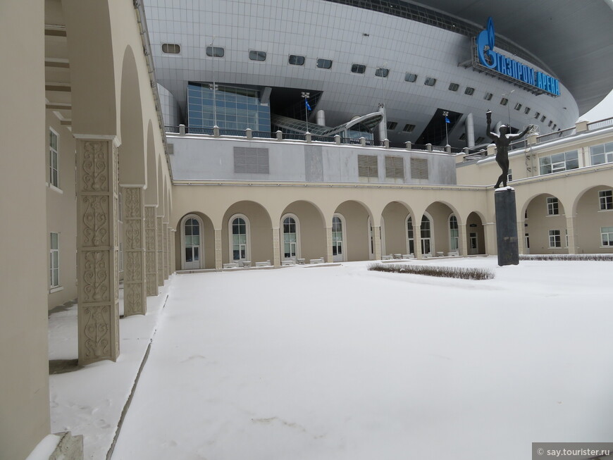 Экскурсия на грандиозный стадион «Газпром-Арена» на Крестовском острове