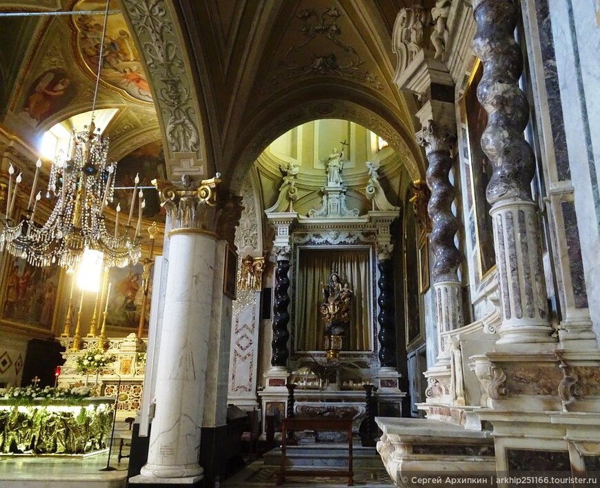 Церковь Сан-Мартимо — главный собор курортного Портофино в Лигурии