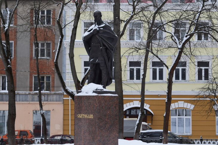 Памятник князю Святославу