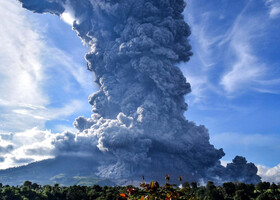 Очередное извержение Синабунга (фото из Интернета)