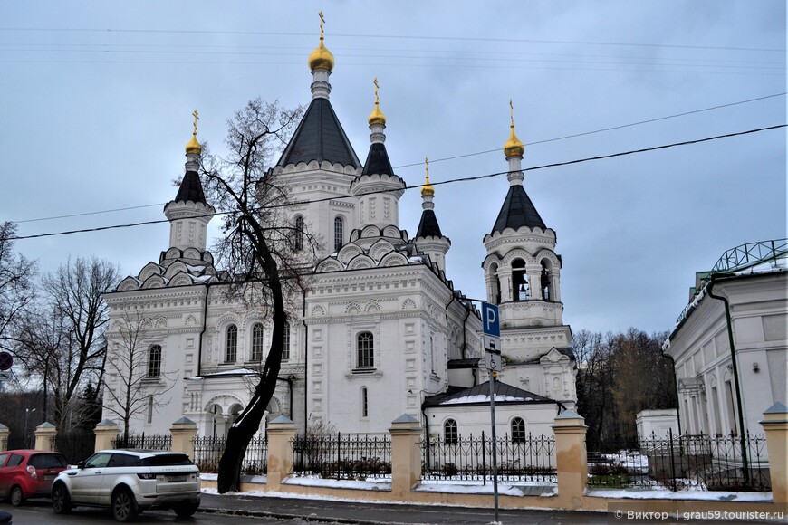 Красивый московский храм, построенный в память о брате 
