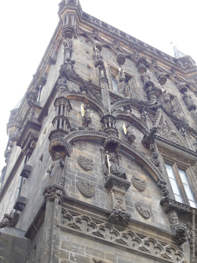Высокая Пороховая башня в Праге