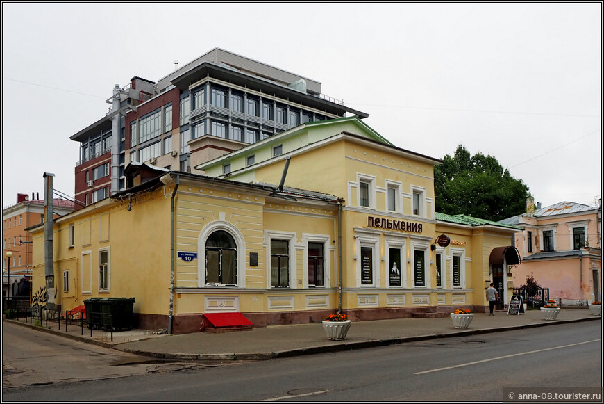 Главный дом усадьбы купца А.М. Губина,  видного общественного деятеля, Нижегородского городского головы, построен в 1840-е, а перестроен в 1870-е гг.