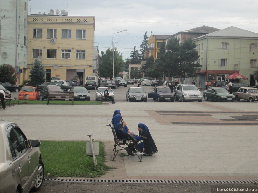 Посещение Сенаки, город в меру интересный, но не туристический