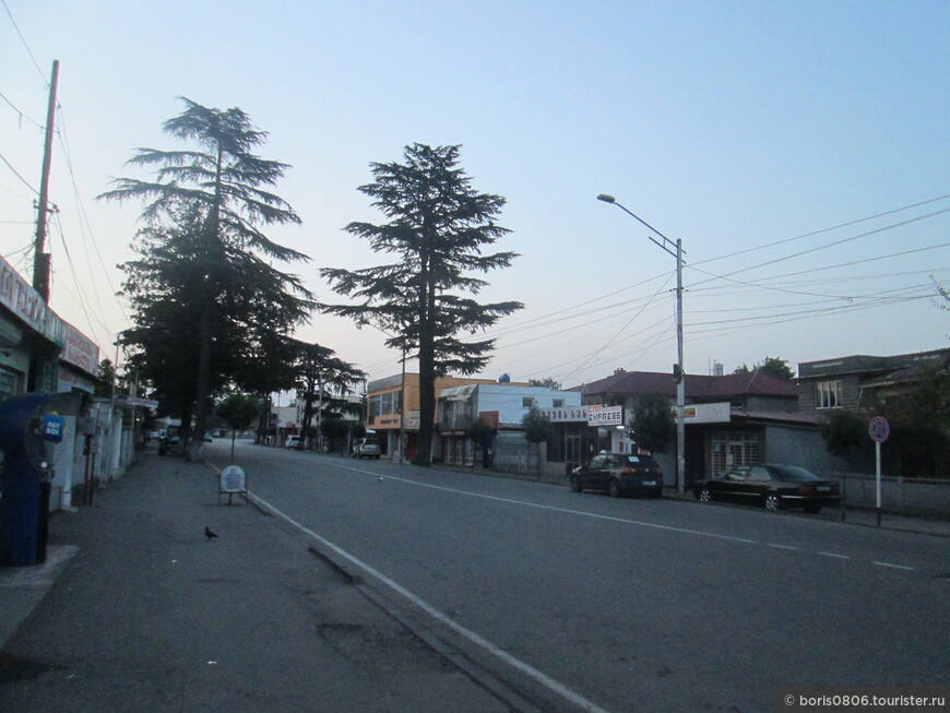 Прогулка утром по Зугдиди — приграничный провинциальный город
