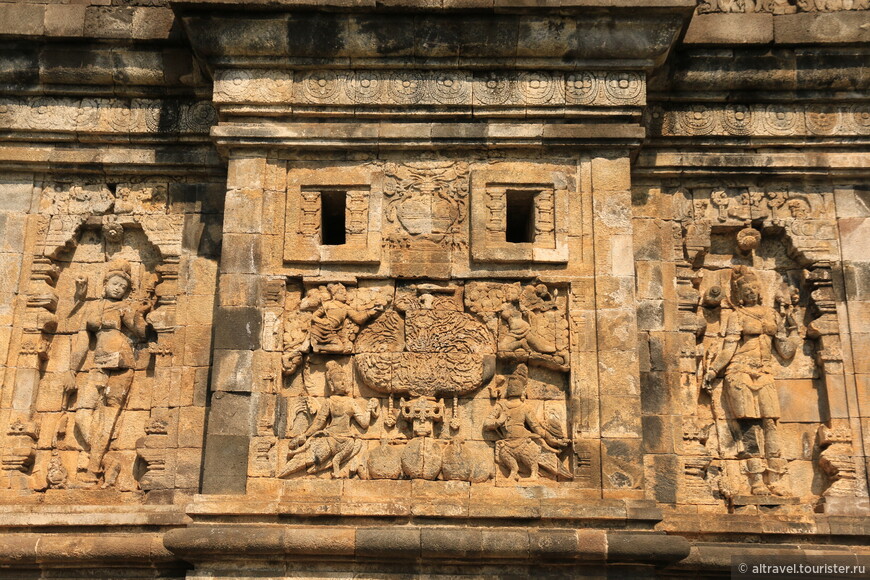 Фото 45. Каменные барельефы храма Павон (1)