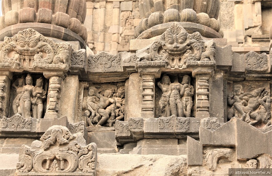 Фото 11. Один из барельефов храма Шивы