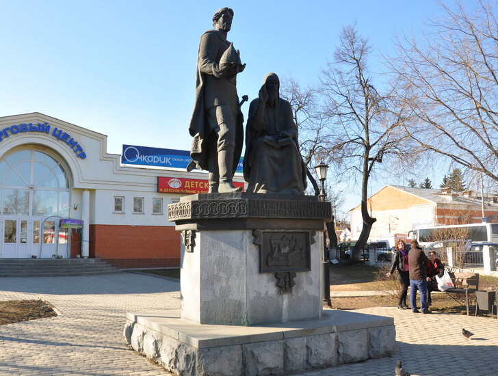 Памятник Ю. Долгорукому и Преподобному Савве
