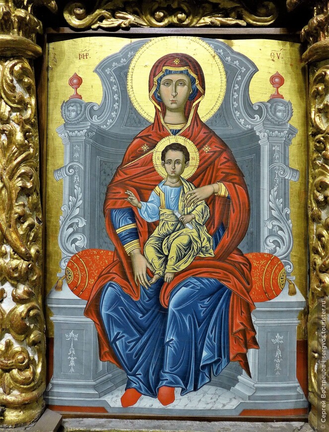 Иконостас в Пинакотеке Ватикана. Изображение Богоматери слева от Царских врат.