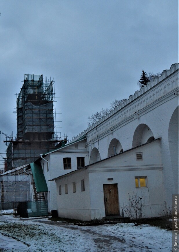 И дольше века длится день в Москве. Часть 1. Утро, начавшееся в монастыре и продолжившееся под знаком Эскулапа