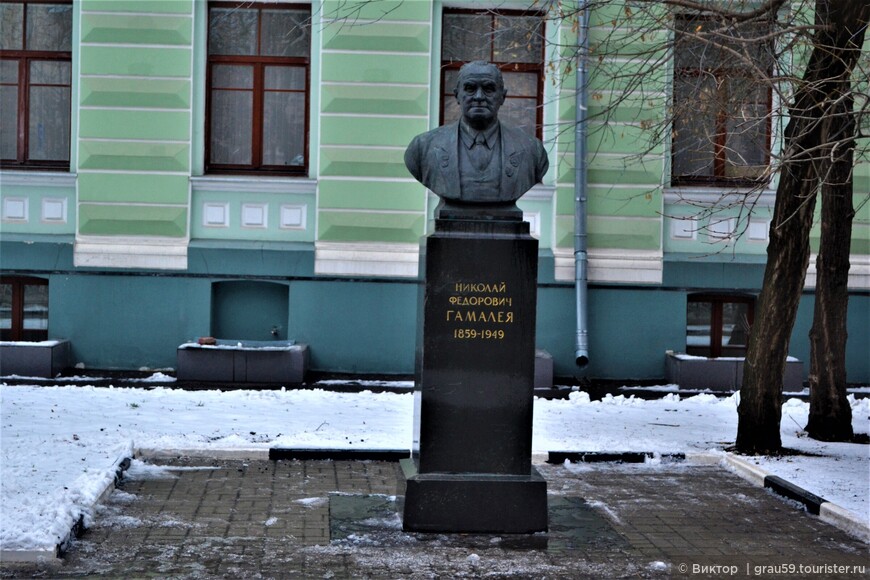 И дольше века длится день в Москве. Часть 1. Утро, начавшееся в монастыре и продолжившееся под знаком Эскулапа