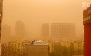 Сильнейшая за 10 лет песчаная буря накрыла Пекин