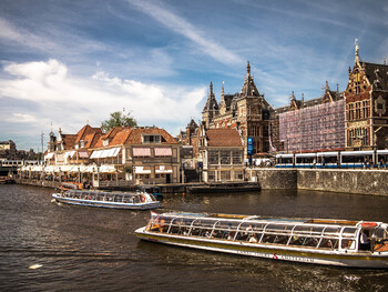 Туристам разрешили арендовать жильё в центре Амстердама