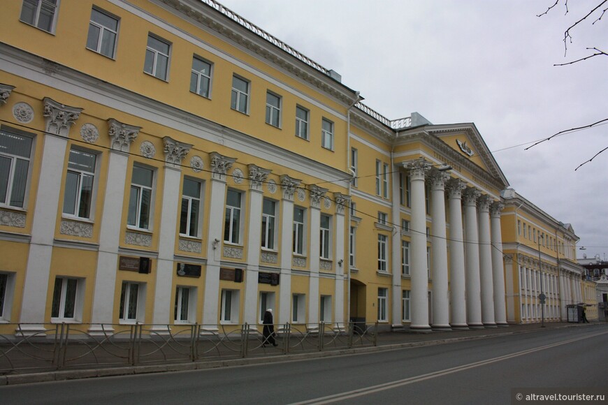 Фото 45. Здание Императорской мужской гимназии, ныне Казанский технический университет.