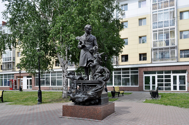 Тобольск. Памятник П.П. Ершову в сквере его имени.