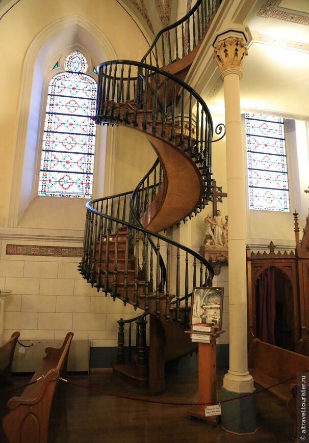 Фото 19. Чудесная лестница (Miraculous Stair) в часовне Лоретто