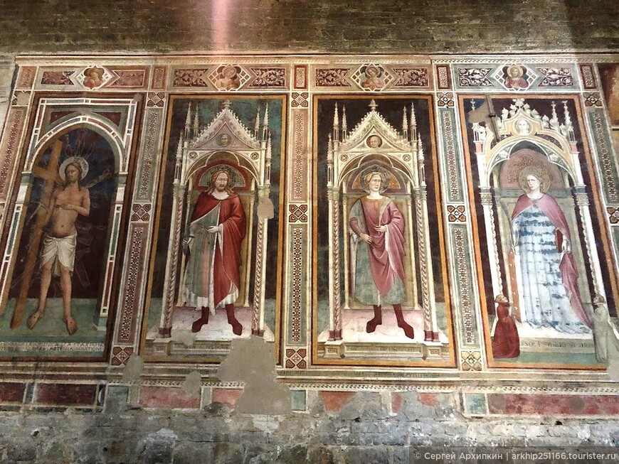 Средневековая церковь Сан-Миниато-аль-Монте 11 века — шедевр романской архитектуры во Флоренции