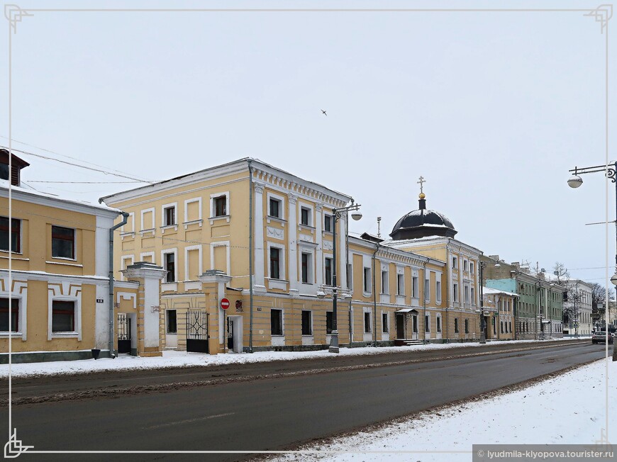 Начало Советской улицы, купол церкви Двенадцати Апостолов, здание Тверской и Кашинской епархии