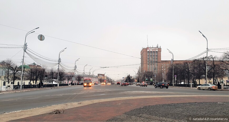 Площадь Ленина, переходящая в Первомайский проспект