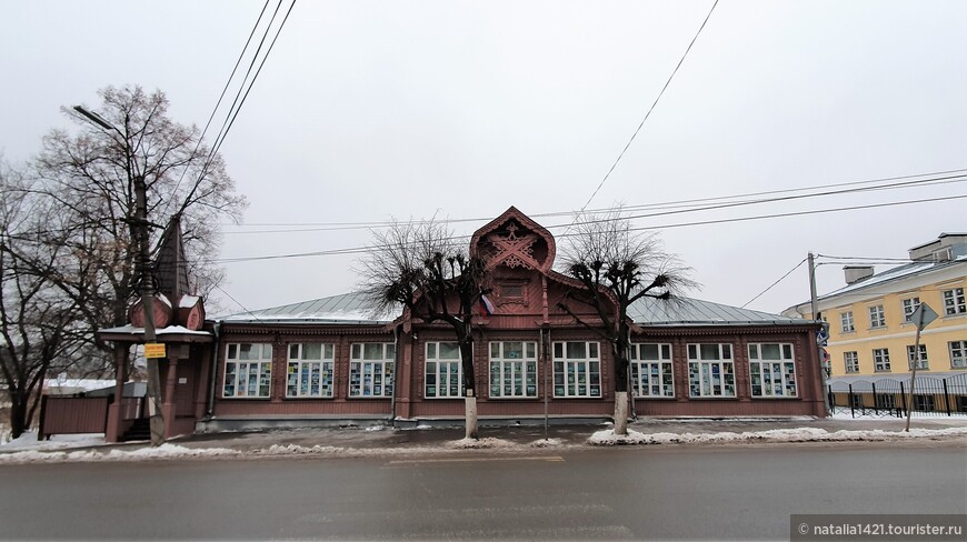 Бывшее начальное училище 2-й мужской гимназии, сейчас центр дополнительного образования «Феникс»