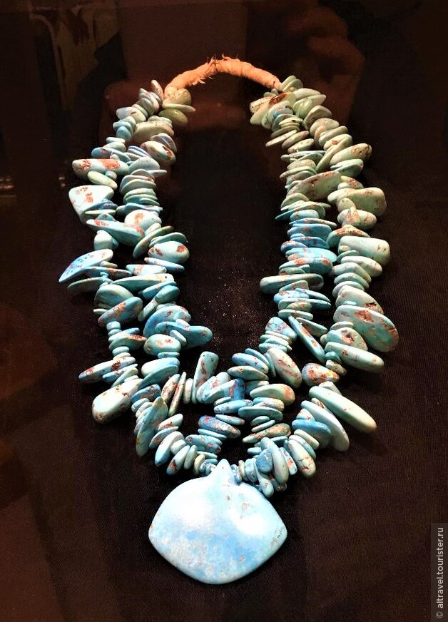 Фото 43. Уникальное ожерелье из 294 кусочков бирюзы