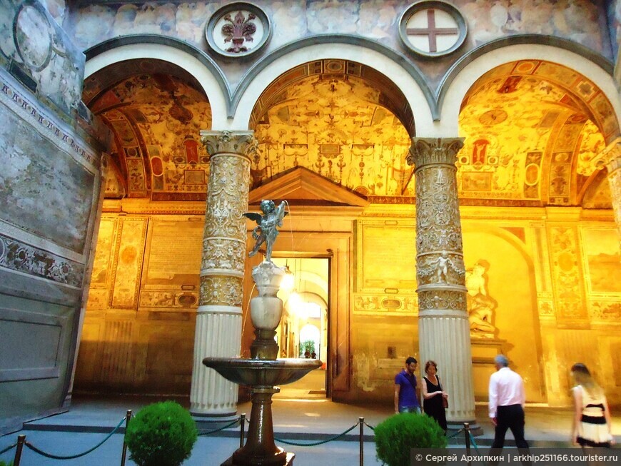 Палаццо Веккьо 13 века — средневековая мэрия Флоренции