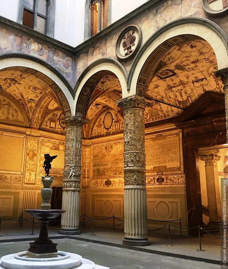 Палаццо Веккьо 13 века — средневековая мэрия Флоренции