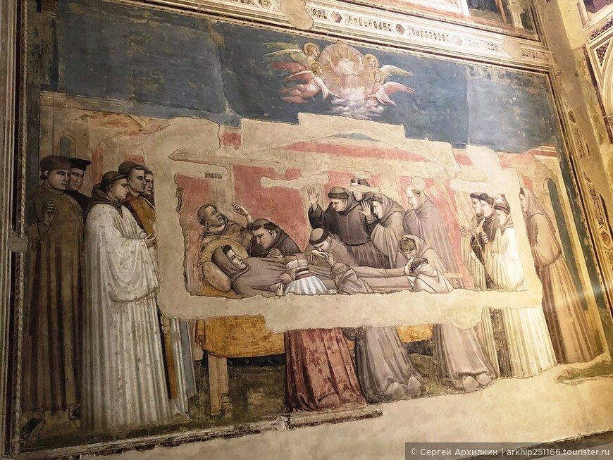 Средневековый собор Санта Кроче 13 века — Пантеон великих флорентийцев