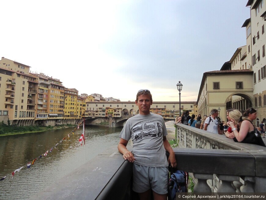 Средневековый мост Понте Веккьо во Флоренции — центр золотой торговли