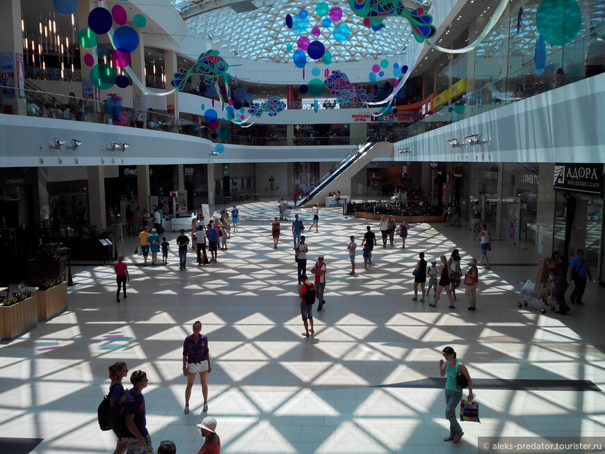 Огромный торговый центр в Сочи