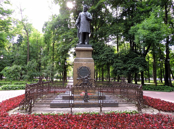 Памятник композитору М.И. Глинке