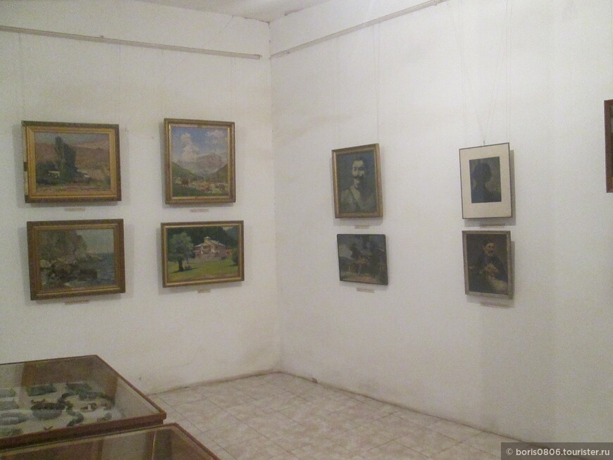 Неприметный и бедноватый музей, но зато бесплатный и со Сталиным