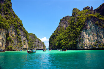 Таиланд одобрил план открытия курортов для привитых туристов
