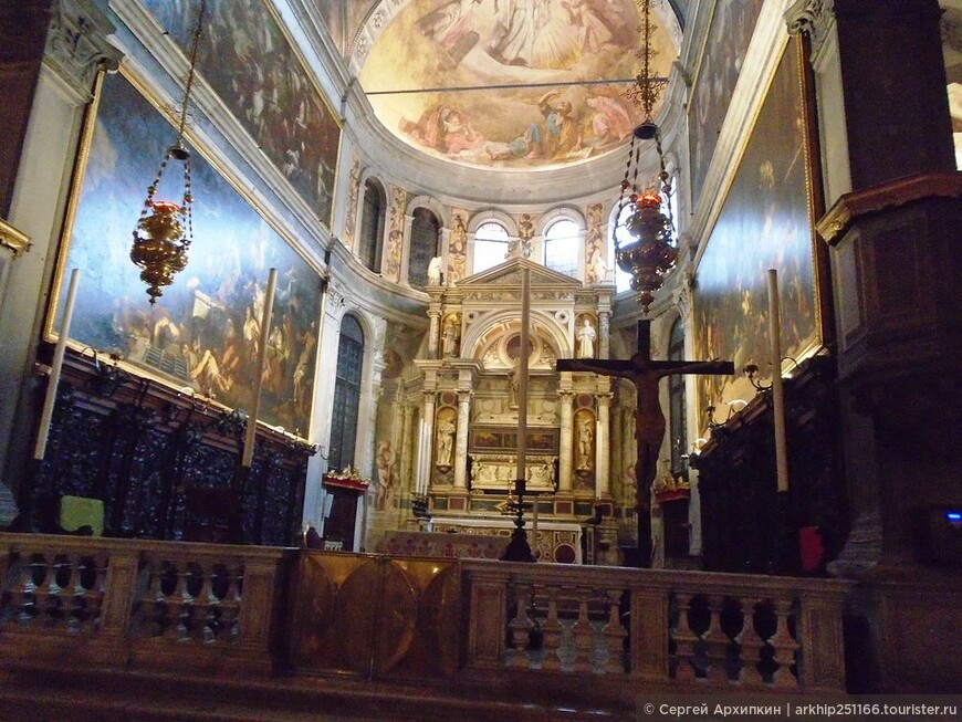 Церковь Сан-Рокко с восемью картинами великого Тинторетто в Венеции