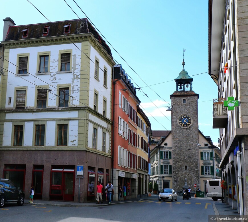 Фото 37. Старая башня в центре города
