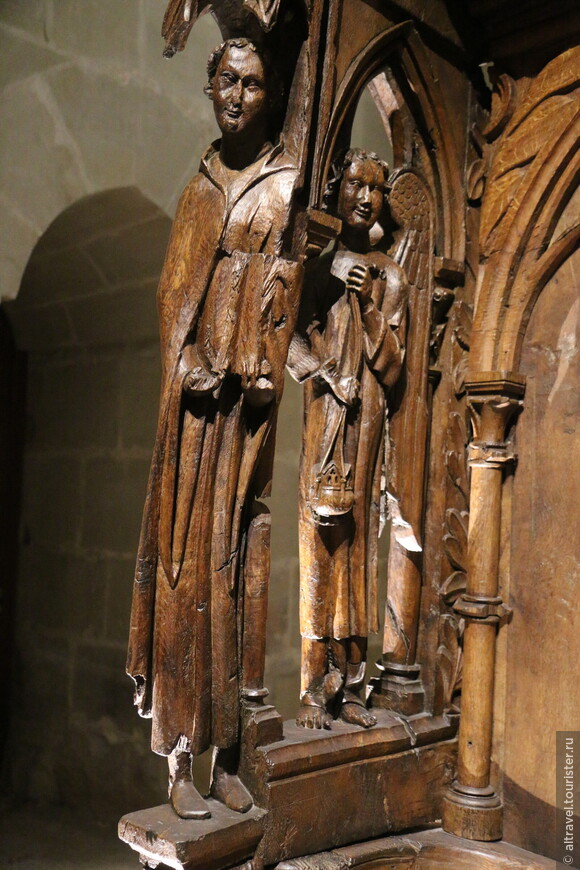 Фото 20-21. Детали деревянной резьбы 13-го века.